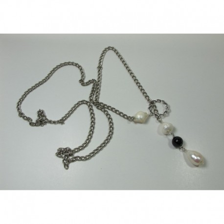 Up and down necklace with pearls and onyx