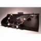 Pochette in raso nero con onice e perle bianche
