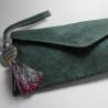 Pochette in pelle azzurro cenere, nappine, perla e agata