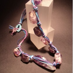Collana grappoli" di ametiste con fili cotone"