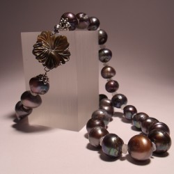 Necklace with gray freshwater pearls, moonstone. Mother of pearl and nickel free steel closure