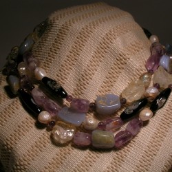 Three strands necklace with pearls, amethyst, onyx, chalcedony and citrine quartz