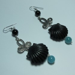 Orecchini in argento con onice, angelite e conchiglia