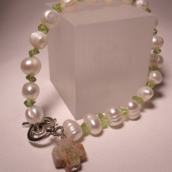 Bracelet with freshwater pearls, peridot and unakite cross