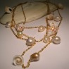 Collana in ottone con perle e conchiglie