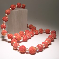 Long necklace with madrepora and pearls