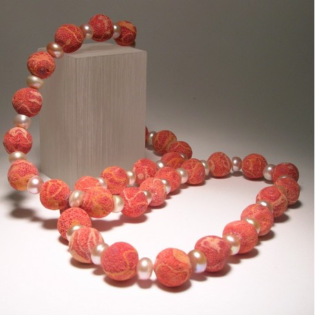 Long necklace with madrepora and pearls