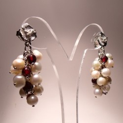 Earrings as "bunch" of pearls and garnet
