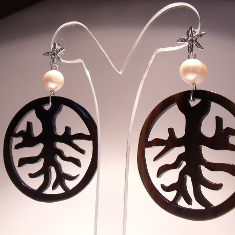 Orecchini in argento con corno e perle