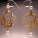 Orecchini in argento con corno, perle e peridoto