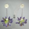 Orecchini con fiore in seta, perle, ematite e madreperla